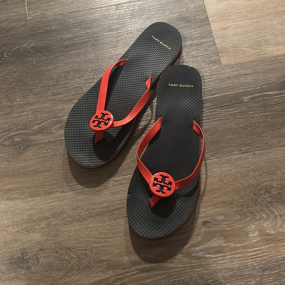 TORY BURCH, red leather thong sandal. - Picture 1 of 12